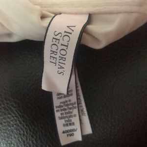 VICTORIA SECRET BRA TRIED IT ON WASHED IF IT WITH SOMETHING RED NOW ITS STAINED